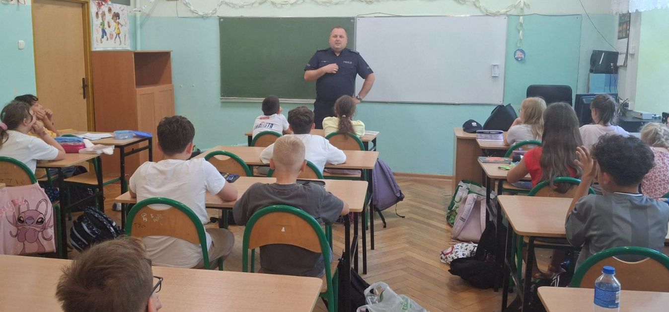 „Bezpieczne wakacje” – spotkanie z policjantem 